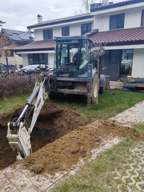 Изкопни работи с багер за външна канализация